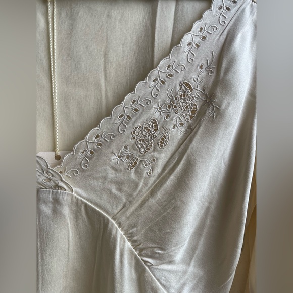 Doen Heirloom Freyda Silk Top - Picture 5 of 8